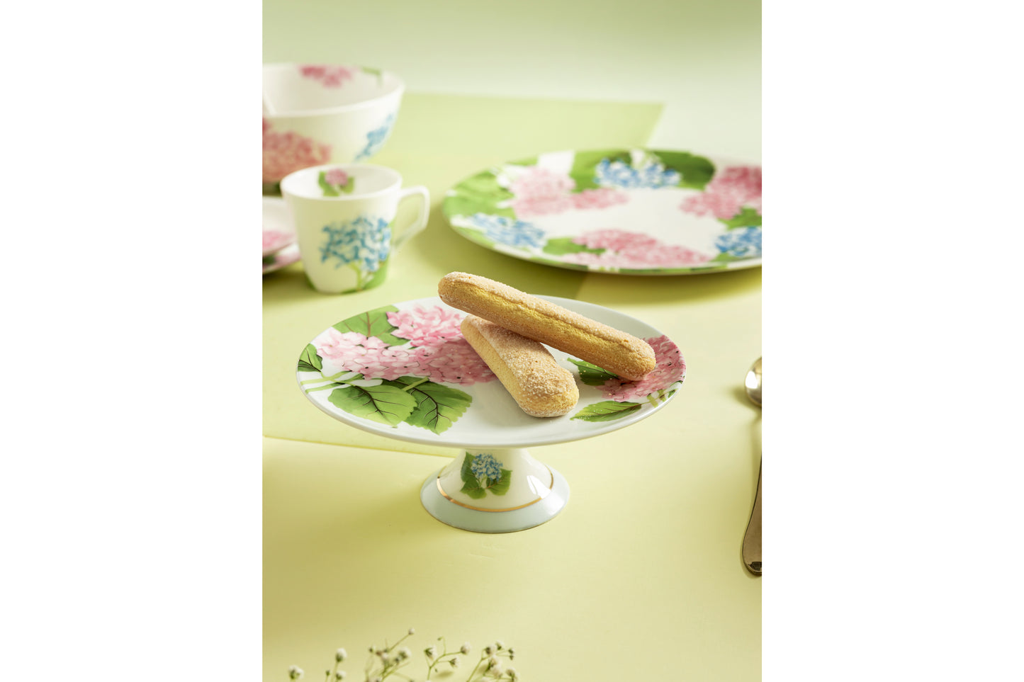Blissful Bloom Cake Stand