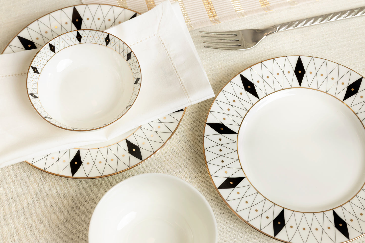 Old Gold and Black Quarter Plate - Set of 4