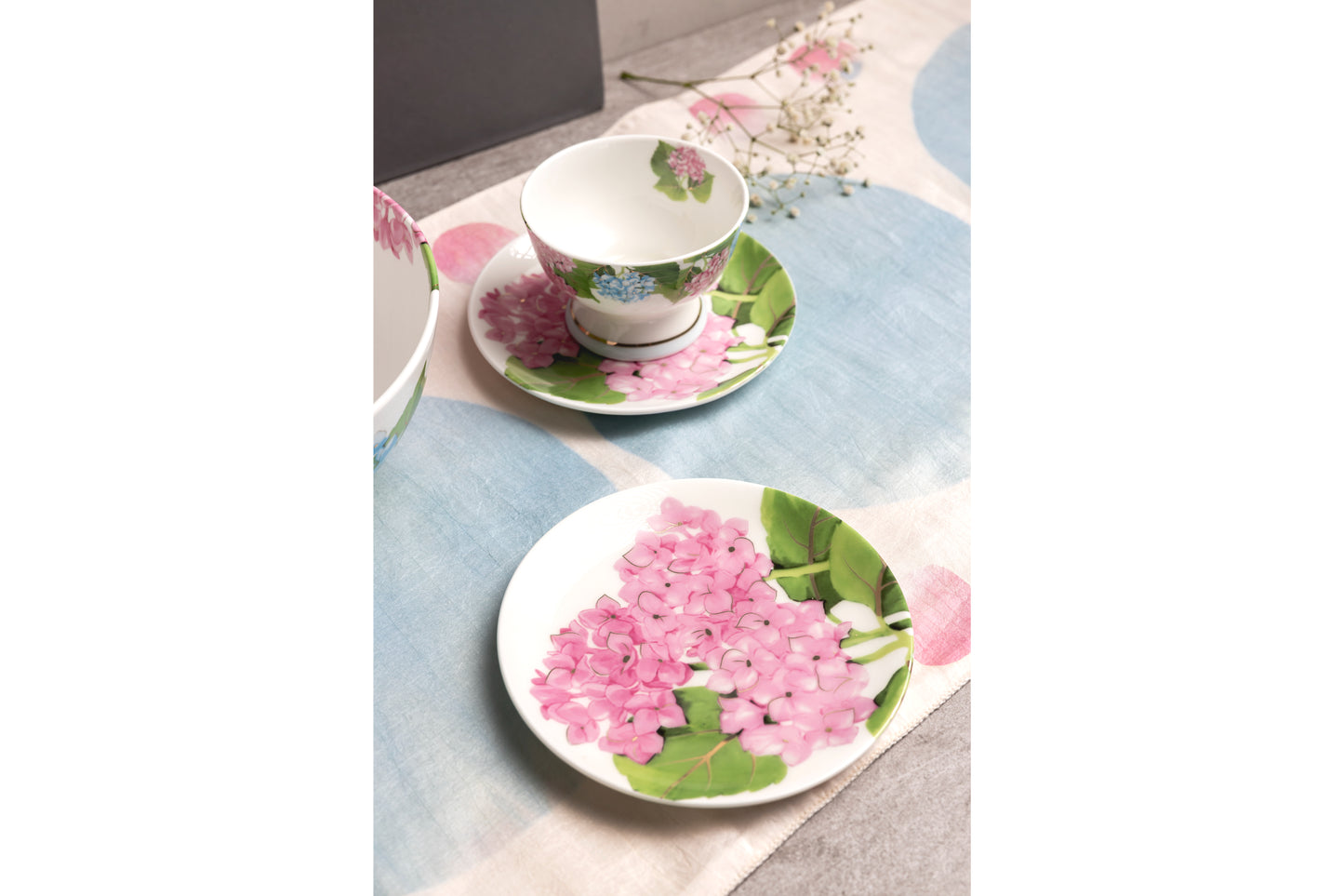 Supper Club x Two Up Two Down Blissful Bloom Table Runner Circles