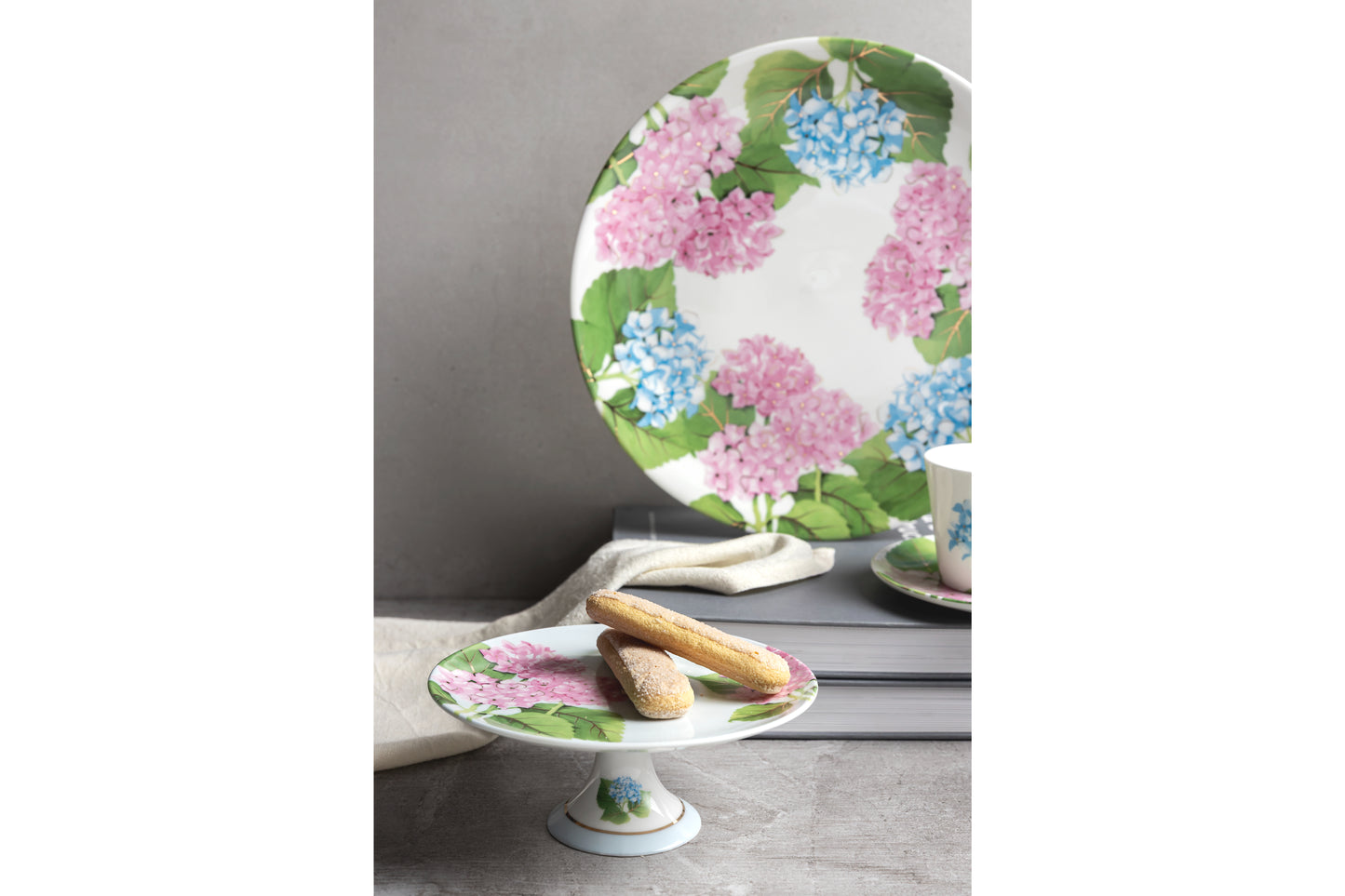 Blissful Bloom Cake Stand