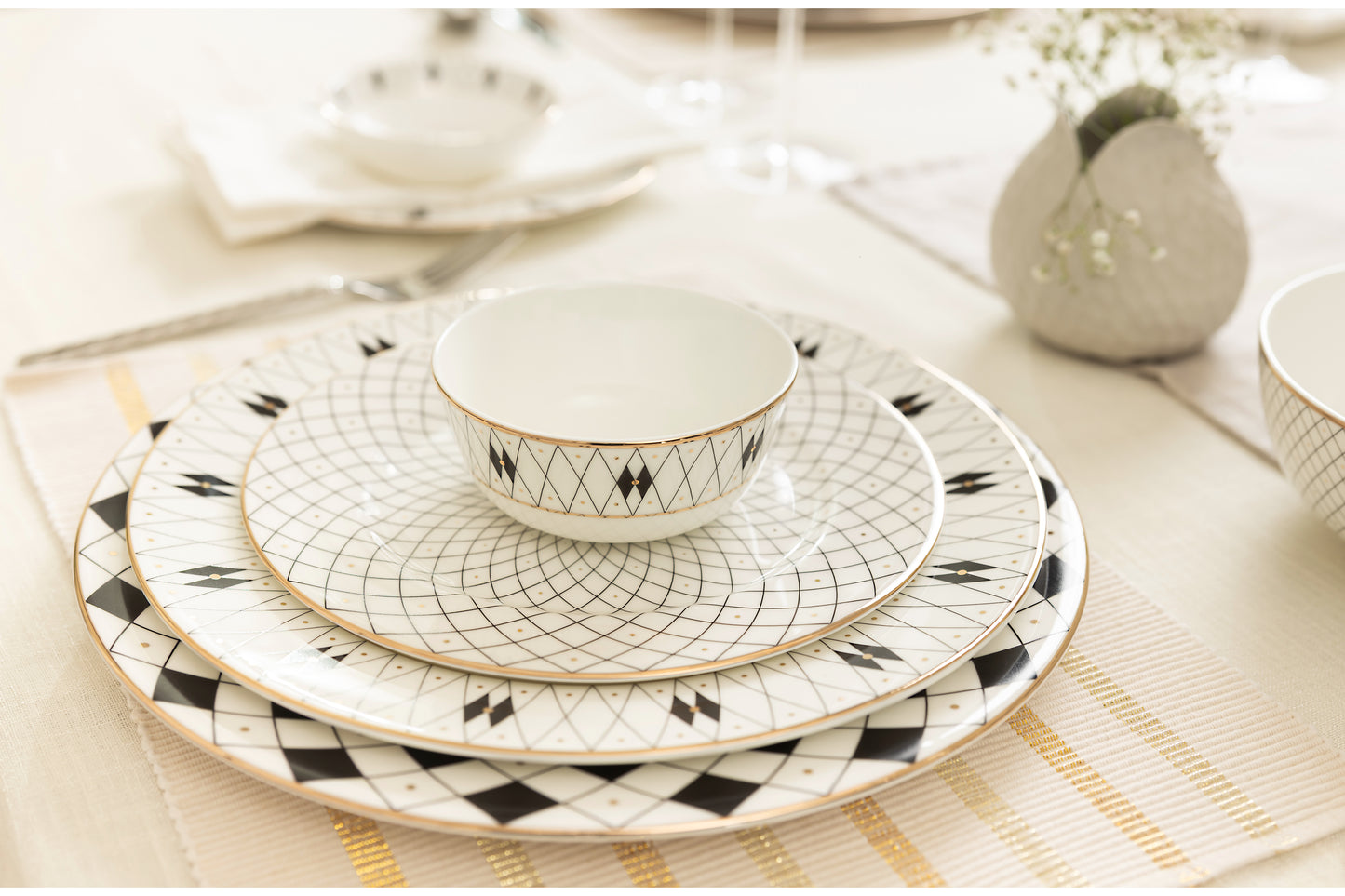 Old Gold and Black Soup Bowl - Set of 4