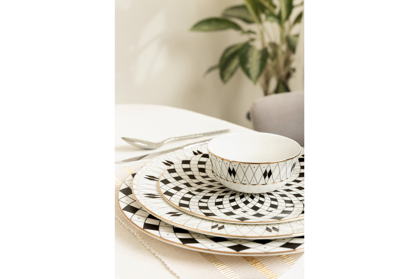 Old Gold and Black Soup Bowl - Set of 4